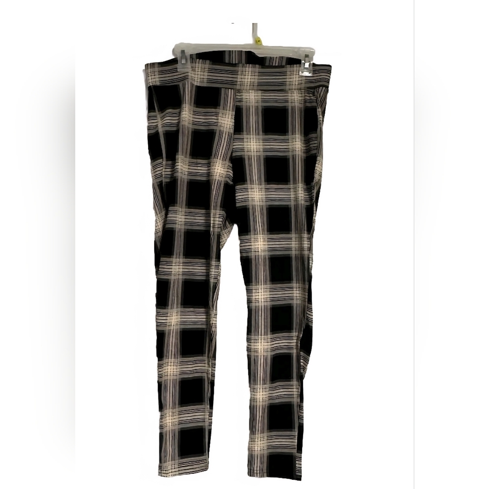 Torrid Women's Sz 2 Black Plaid Leggings